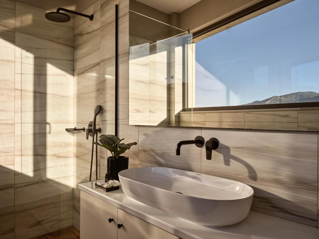 Ensuite bathroom at Felicita Villa Zakynthos